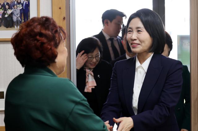 시<b>어머니</b>처럼 따뜻하고 단단하게, <b>김혜경 여사</b>의 광주 메시지
