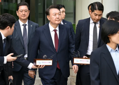 국민의힘 김문수, 단결하자더니 <b>윤석열</b> 전 대통령한테는 <b>탈당</b>... 