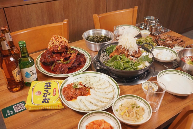  부드러운 연탄뼈구이와 제주 감자탕, 방이동뼈구이 뼈고다