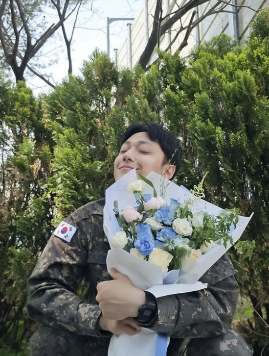 <b>이도현</b> 전역 후 첫 행보는 팬 만남 6월 亞 <b>팬미팅</b> 투어 개최 팬... 