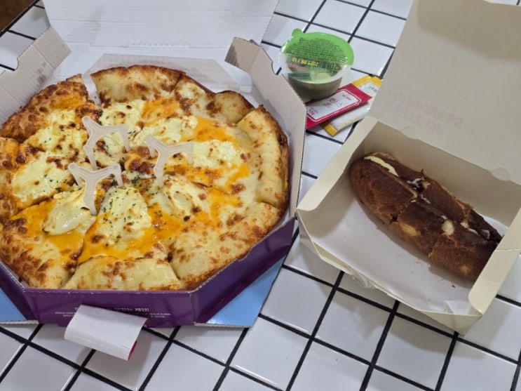  미스터피자 신메뉴! 이벤트 참여방법 콰트로치즈 피자 + 크림 치즈 바게트 후기