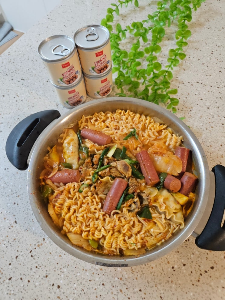 [스토어골드리치 순한맛 치킨 소세지] 원터치 캔 포장으로 편리하고 맛있게 즐기는 소세지