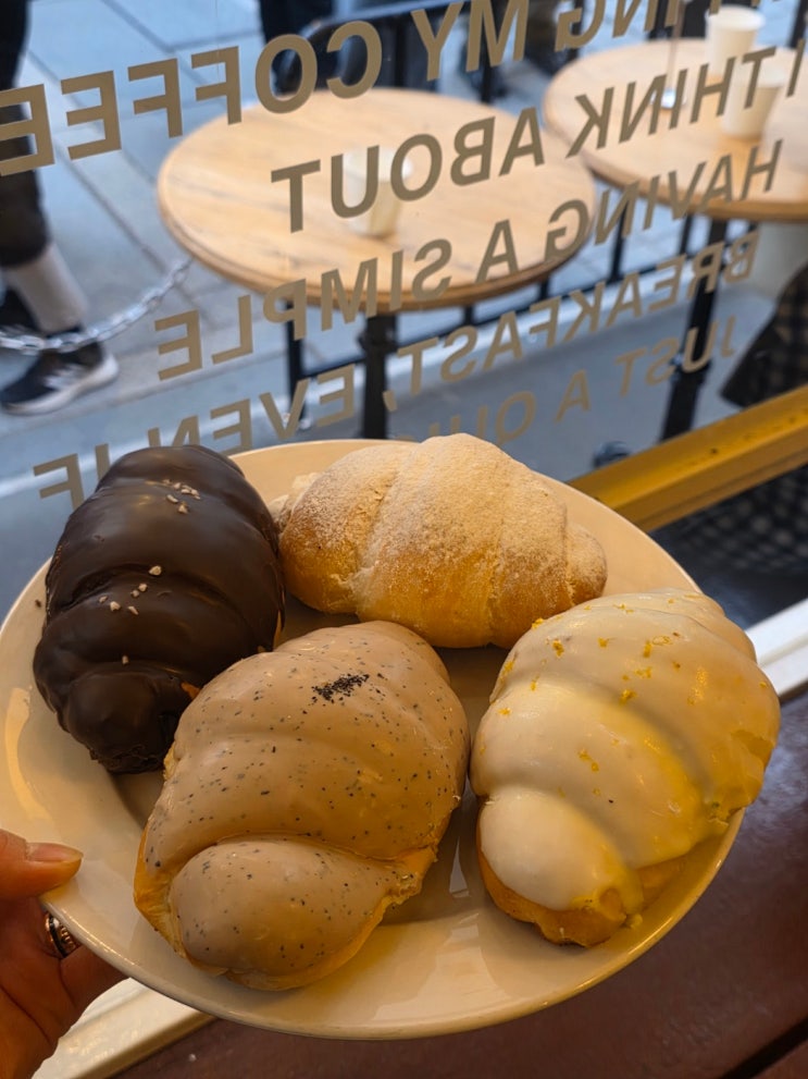  안국역 소금빵 맛집 아티스트 베이커리 웨이팅 및 솔직후기