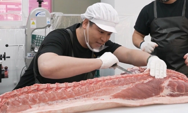 <b>이장우</b> -22kg 미련 없나? 음식에 진심 이번엔 <b>정육</b> 입문