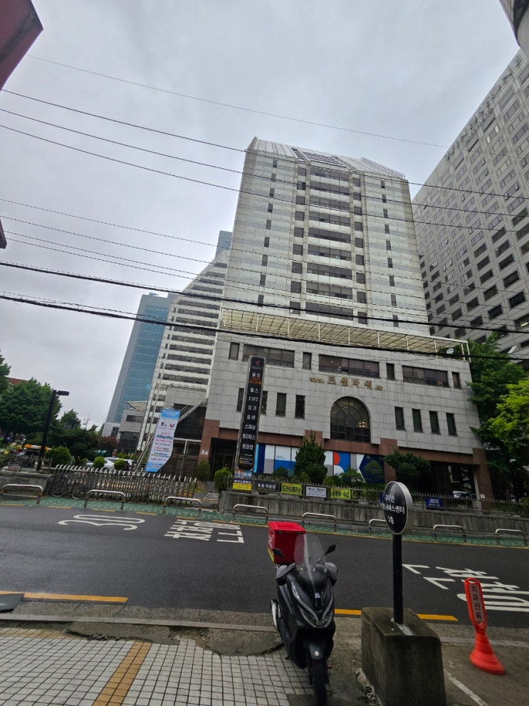  서울시 서초구 양재동(마방로) 트윈타워 A동 도기설치 작업 입니다.