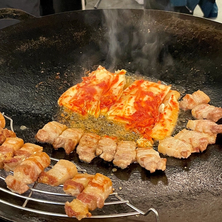 상무지구 솥뚜껑 삼겹살 맛집 화난 솥뚜껑 상무지구 솥뚜껑 삼겹살 맛집 화난 솥뚜껑