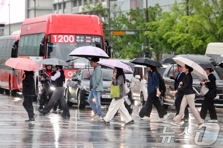 집중호우로 <b>서울 하천</b> 18곳 <b>통제</b>…북부·서남권 비상근무 1단계