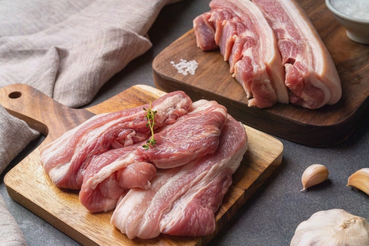  신선한 지리산산골흑돼지로 캠핑 준비하세요! HACCP 인증으로 믿을 수 있어요.