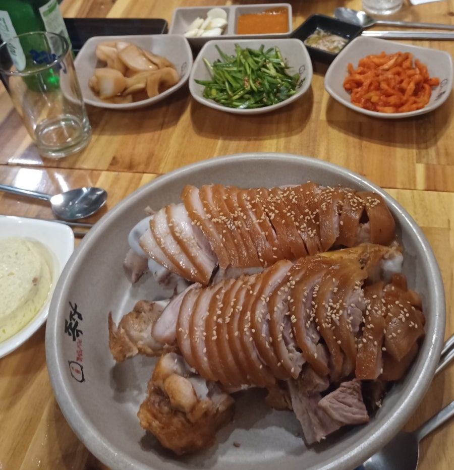 족발의장인족장 고흥점 사진 3