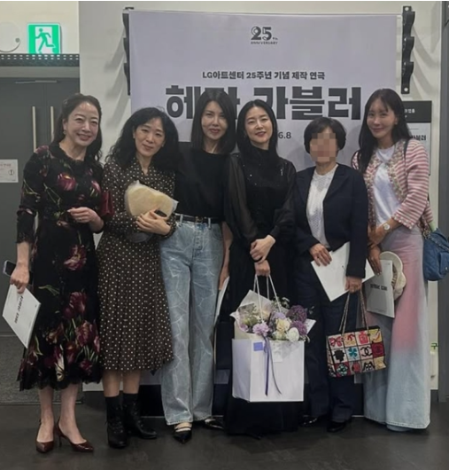 <b>이영애</b> '헤다 가블러'..<b>김정은</b>.... 현대家 며느리' <b>노현정</b>도 함께