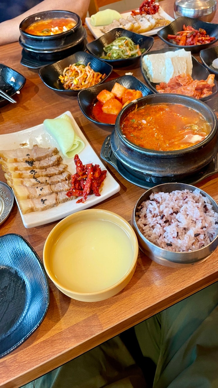 유량음식문화거리 매콤순두부 보쌈정식 두반콩 순두부 / 천안식후감