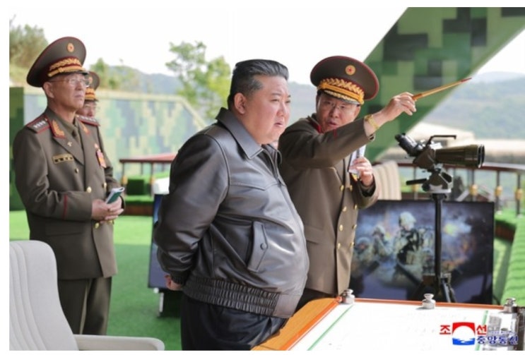 대결전, <b>지휘관</b>들의 두뇌전"조선로동당 <b>김정은</b> 총비서가 13일... 
