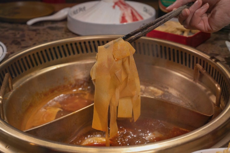  이곳에서 찾은 특별한 강남역마라탕의 세계! 따롱이훠궈 강남점에서