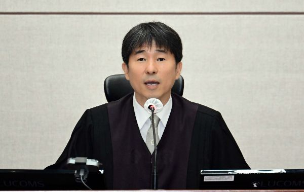  "지귀연, 고급 룸살롱서 찍힌 얼굴 사진 있다"… 민주당 압박 나서