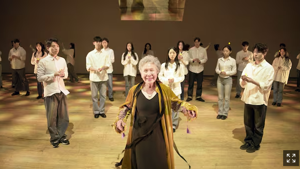 150명에 부고장… 박정자 "장례식에 미리 초대합니다" 150명에 부고장… 박정자 "장례식에 미리 초대합니다"
