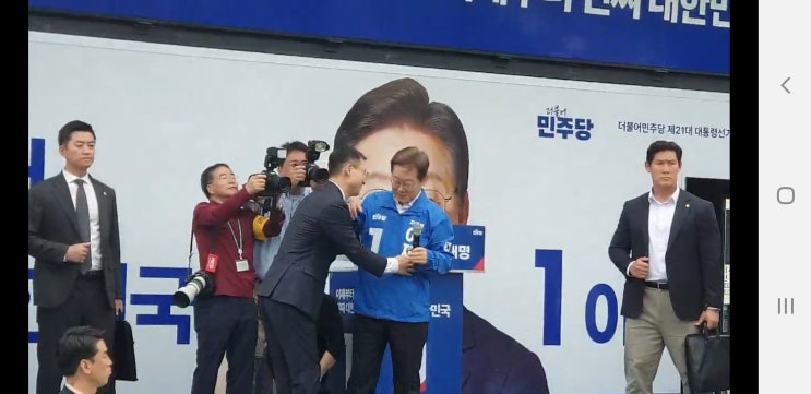 탈당 <b>김상욱</b> 국회의원 익산역 광장 <b>유세</b> 현장에서 포웅/국힘은... 