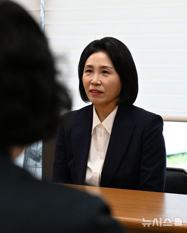  김혜경 여사, 연일 종교계 행보…경주 불국사 스님 예방