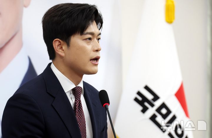 <b>김용태</b> "<b>윤석열</b> 오늘 <b>탈당</b> 권고할 것…주말까지 매듭지어야"