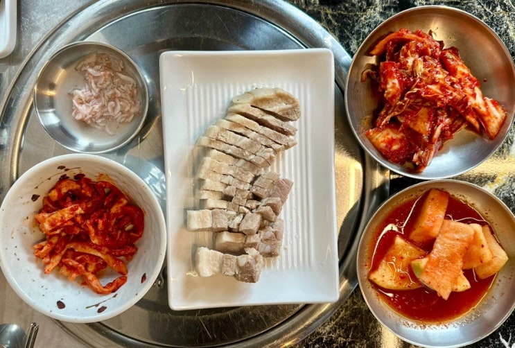 영종도 방송출연 점심 칼국수 맛집 보쌈무한리필ㅣ밀본가
