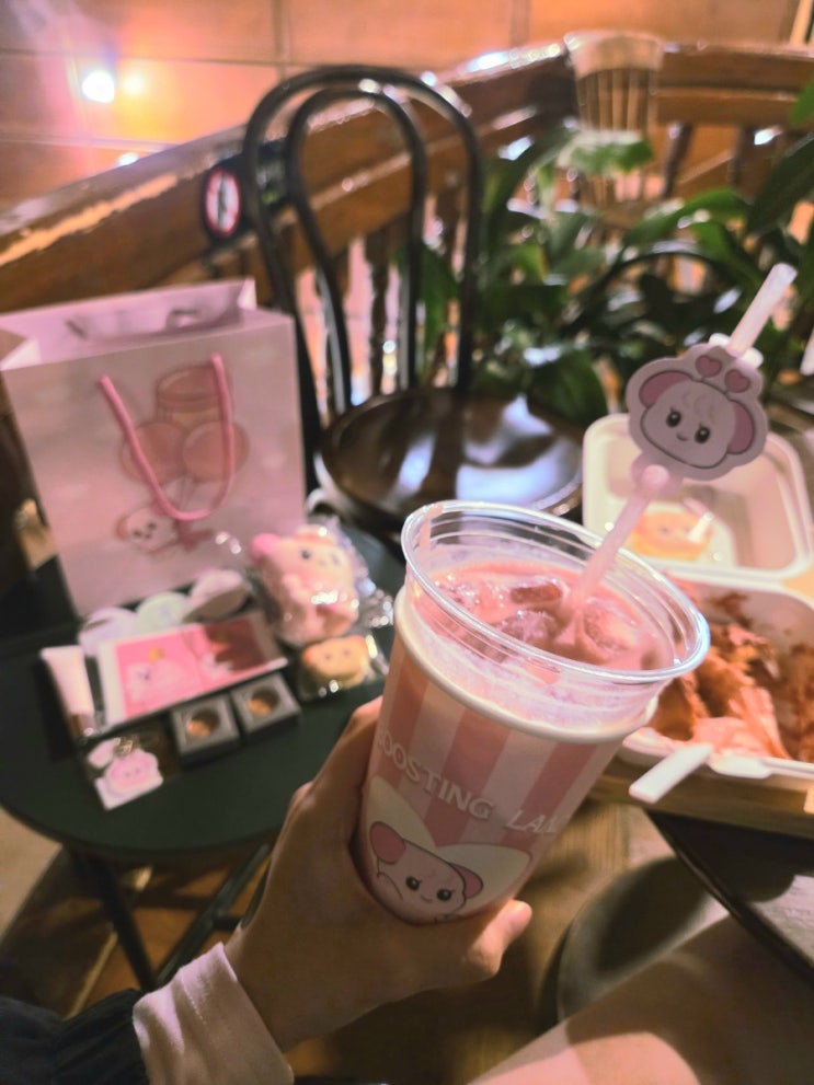  연남동 5월 클라뷰팝업 포롱이 카페 부스팅랜드 정보 및 후기