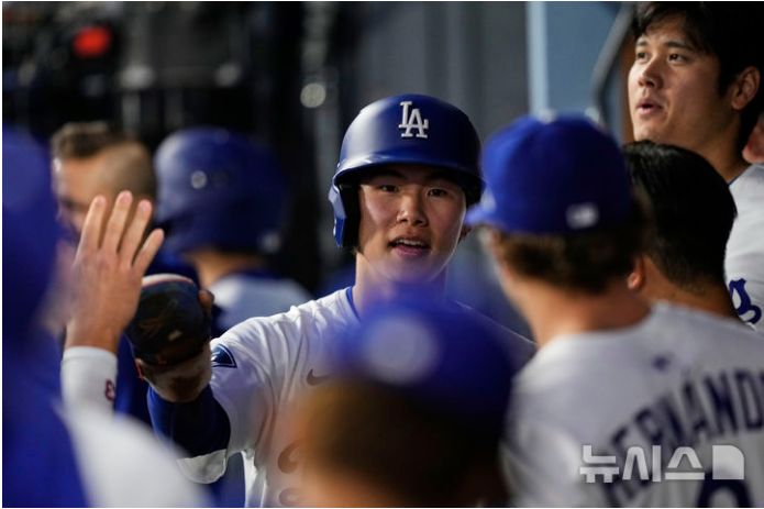 <b>김혜성</b>, 3안타 5출루 쇼... <b>오타니</b>와 찰떡호흡 펼치며 MLB 평정... 