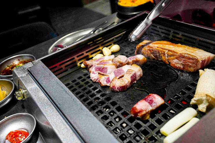  홍대 삼겹살 맛집 고기먹기 딱인 육지