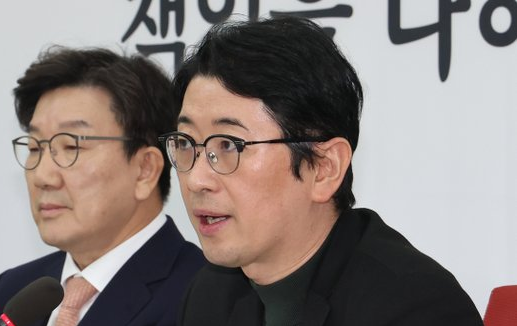 주진우, '<b>지귀연</b> 룸살롱 <b>접대 의혹</b>'에 강력 <b>반박</b>…"부부 모임을... 
