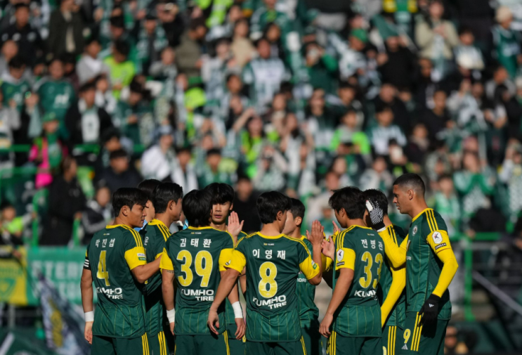 <이상기 축구칼럼> '<b>원팀정신</b>'으로 부활한 전북현대, 이젠 '닥공... 