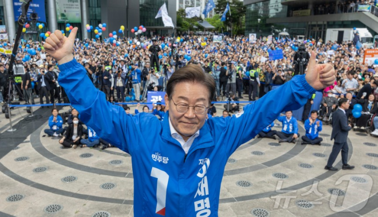 [속보] 이재명, <b>윤석열 탈당</b>에 "제명했어야!"…<b>정치적 전술</b> 비판
