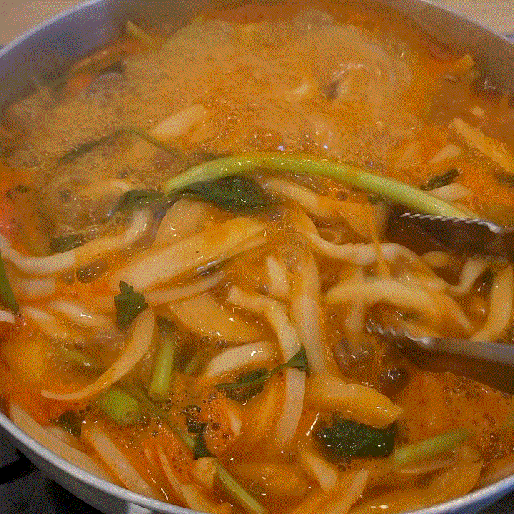  석촌역ㆍ잠실역 맛집:[신라샤브칼국수 송파점]후기/ 칼칼한 버섯 칼국수! 홍철없는 홍철팀으로 먹었어요!