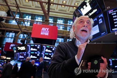 뉴욕증시, 소비심리 꺾여도 주가는 간다…동반 강세 마감 뉴욕증시, 소비심리 꺾여도 주가는 간다…동반 강세 마감