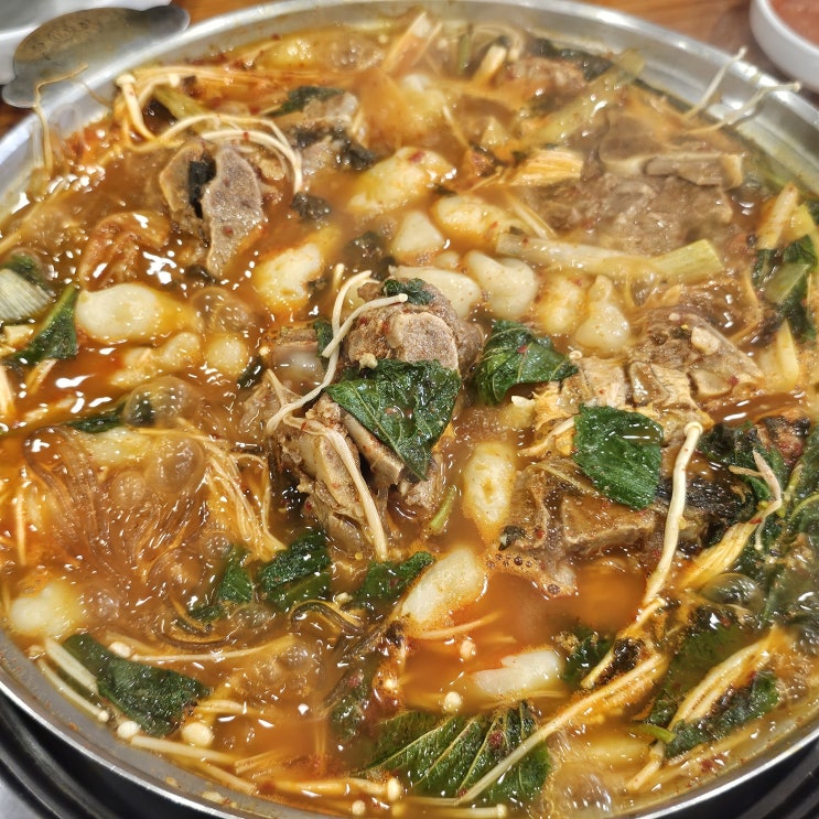  맛나감자탕, 국물이 진국인 부산대 밥집! 피로연 장소로도 인기!