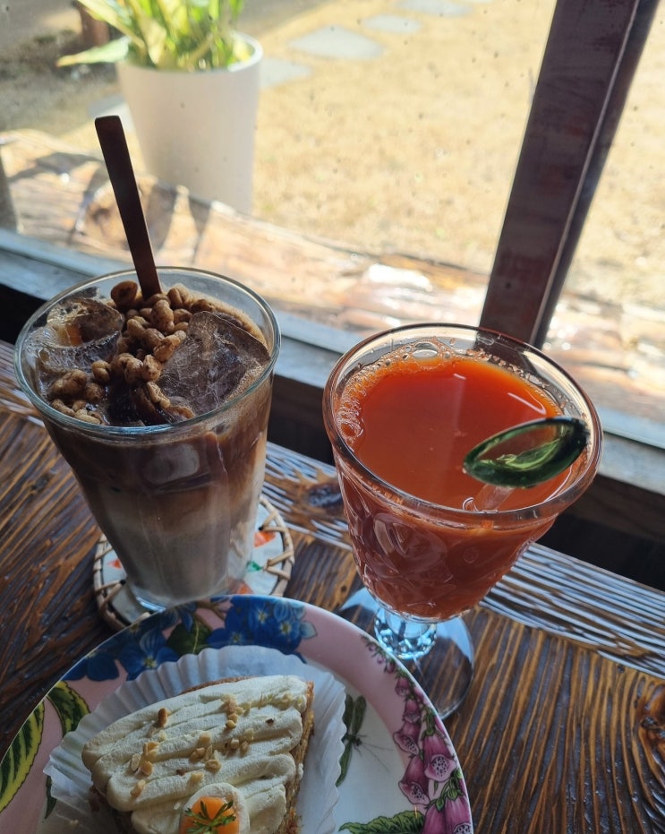  제주 동쪽 구좌 카페 당근과 깻잎 당근주스 맛집