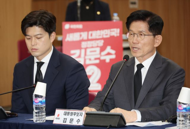  [속보] 김문수 “尹 탈당 존중...국민 뜻에 맞는 당 만들겠다"