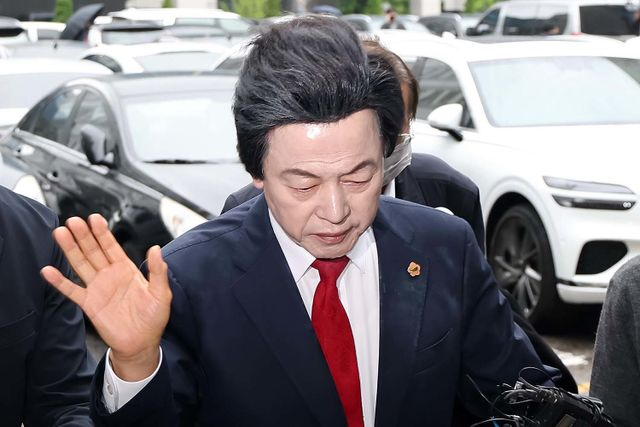  구속된 허경영은 누구?... "구치소에서 '염파' 쏠 수 있다" 주장도