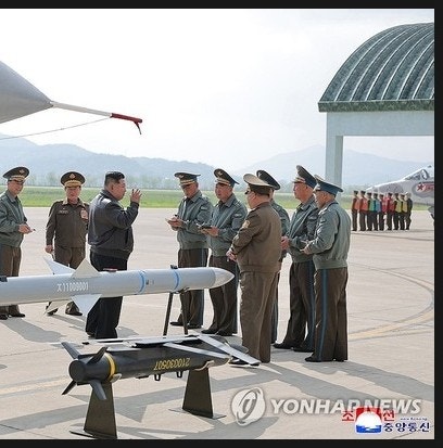 <b>김정은</b>, 북한 <b>공군</b> 방공·공습훈련 지도: 전쟁준비의 새로운... 