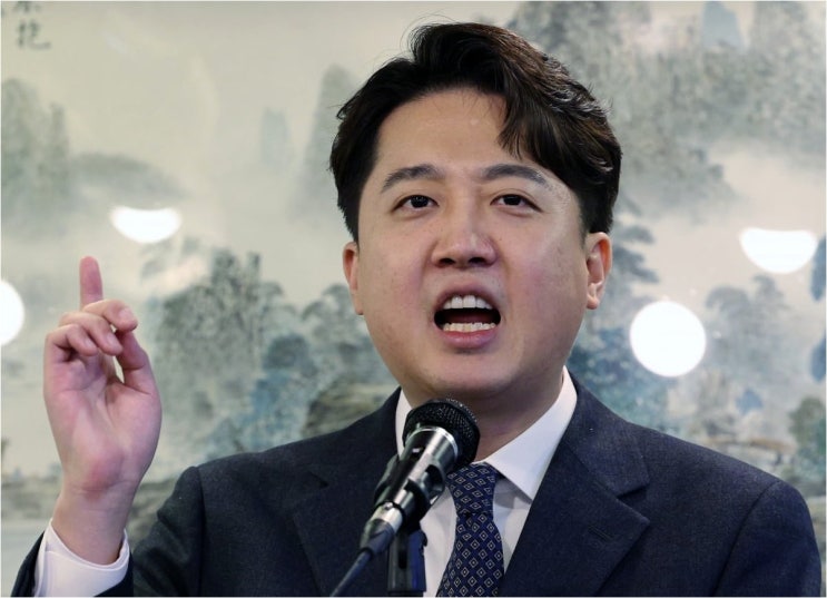 <b>이준석</b>, 리어카로 청년 표심을 사로잡다 - 국민연금 개혁과... 