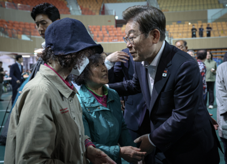 이재명 후보, <b>금호타이어 화재 피해</b> 이재민 위로