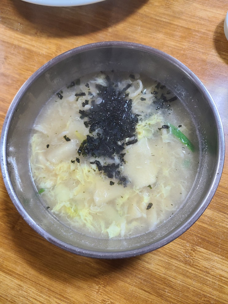  비오는날 생각나는 여의도 웨이팅 맛집 <영원식당>(수제비, 감자전)