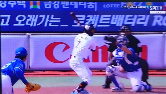 삼성 이승현 투수 가 또 롯데자이언츠   <b>장두성</b>에게 <b>헤드샷</b>... 