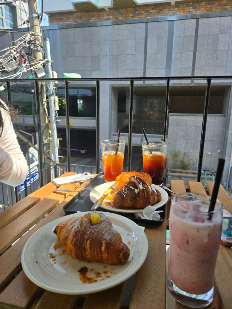  [전포카페] 네모 에그타르트가 맛있는 테라스카페 어퍼이스트베이커리