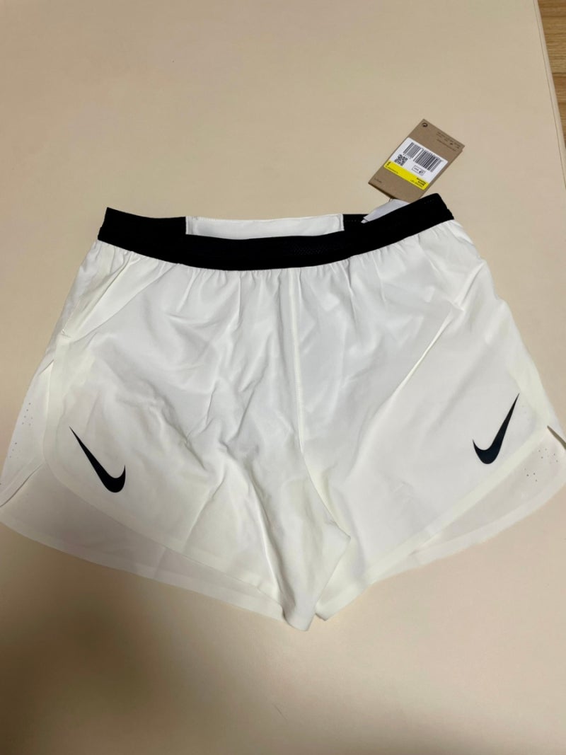 나이키 에어로 스위프트 4인치 쇼츠 / Nike AeroSwift 4” Shorts