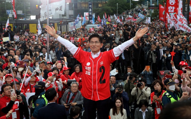 <b>김문수</b> 바람이 분다, 서울역 집중 <b>유세</b> 대반전 시동