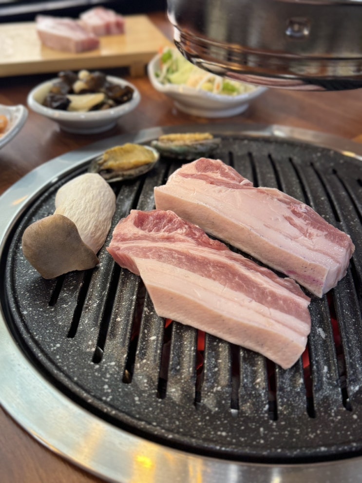  서귀포 올레시장 맛집 ‘해뜨는집’ 흑돼지, 전복구이 즐기기
