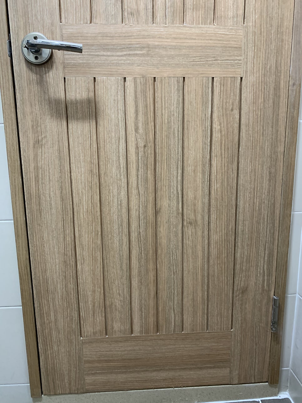 물먹은 화장실문 시트지 부분복원작업업체
