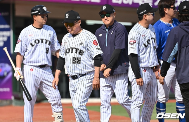 감독 <b>벤치클리어링</b>-<b>롯데</b>는 할 만 했고, <b>삼성</b>은 잘 대처했다... 