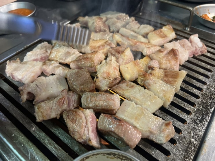  인천 논현동 맛집_연탄에 구워먹는 인천 논현동에서 제일 맛있는 가성비 고깃집[마포왕주먹고기]