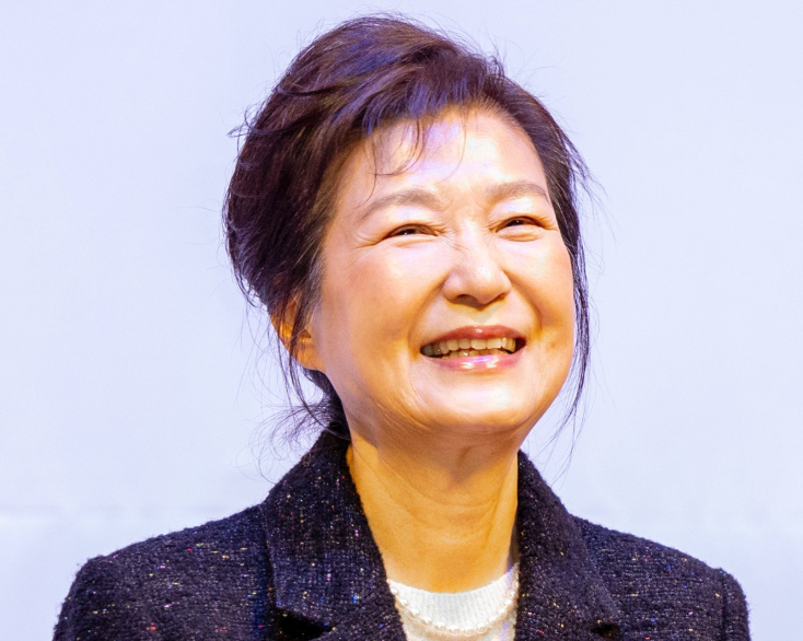<b>박근혜</b> 전 대통령 <b>지지</b> 모임, 이재명 <b>지지</b> 전격 선언, 민주당 입당