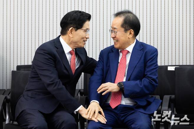 <b>국민의힘</b> 의원들, 홍준표 전 대구시장 만나러 <b>특사단</b> 파견... 