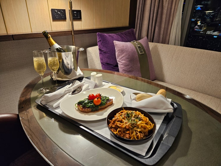  소피텔 시드니 달링 하버 룸서비스 스테이크 파스타 Sofitel Sydney Darling Harbour Esprit Noir Lobby Bar